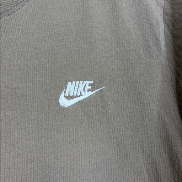 Nike Men's Cotton Embroidered Logo Shirt Tan Short Sleeve T-Shirt Size Medium - Picture 2 of 6